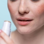 Eczema sul viso: come scegliere i cosmetici giusti per calmare la pelle e ridurre i rossori