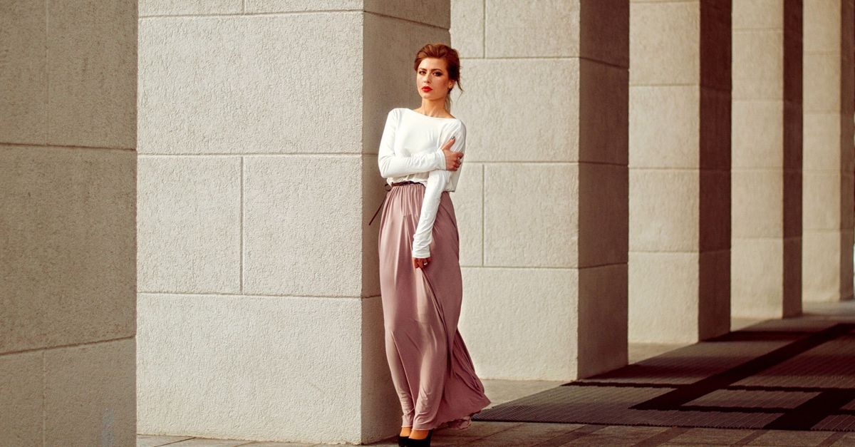 Come abbinare la gonna lunga: idee di outfit chic per ogni occasione