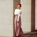 Come abbinare la gonna lunga: idee di outfit chic per ogni occasione