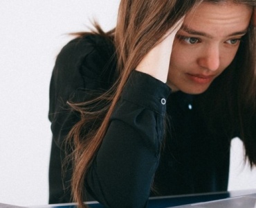 Quando lo stress ti fa girare la testa: cause, segnali e rimedi per ritrovare l’equilibrio