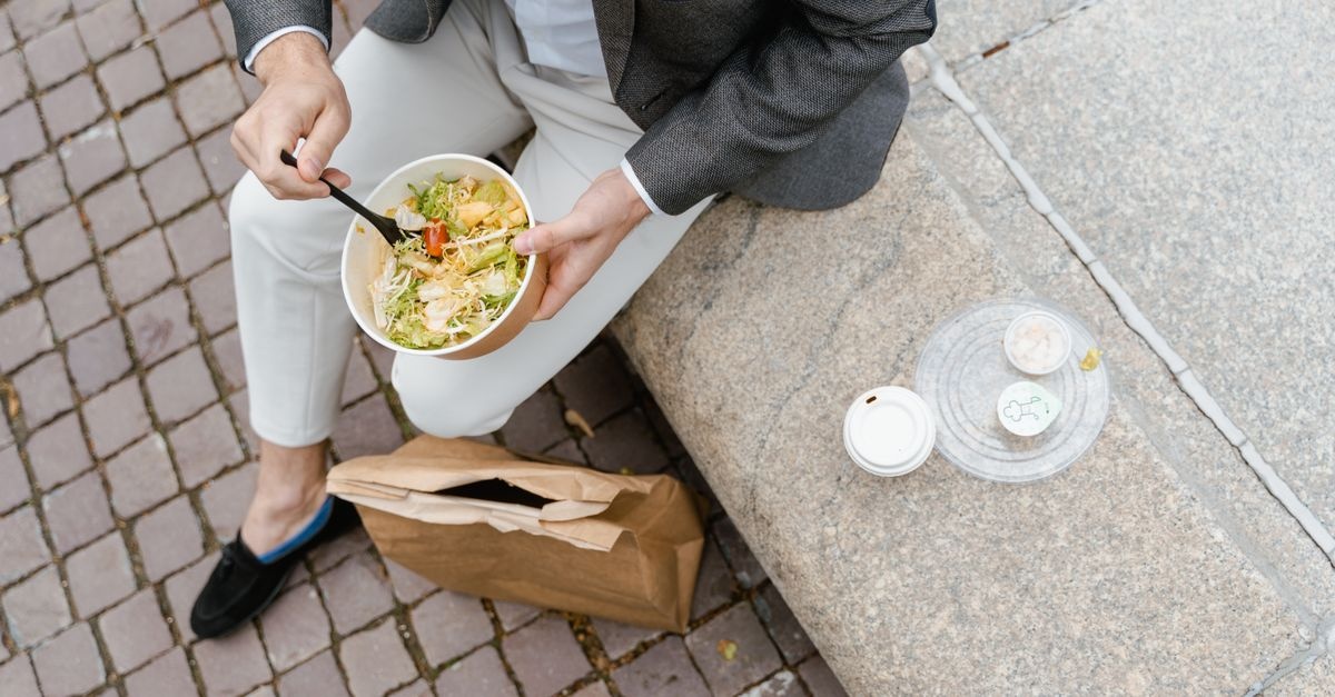 Mangiare Fuori Senza Sensi di Colpa: Idee Gustose per un Pranzo Sano Anche al Ristorante