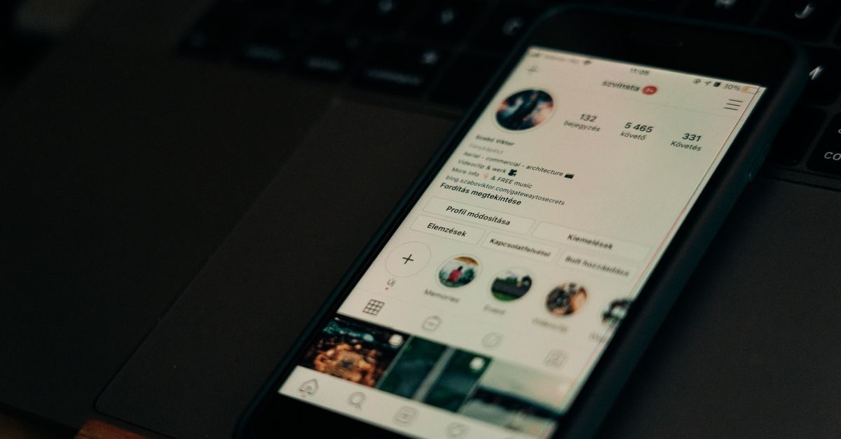 Social dopo una rottura: come ripartire (senza rimpianti) tra post, storie e nuovi confini