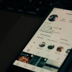 Social dopo una rottura: come ripartire (senza rimpianti) tra post, storie e nuovi confini