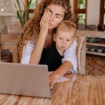 Mamma e perfezionismo: come ridurre lo stress e ritrovare serenità ogni giorno