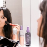 Trucco Perfetto dall’Alba al Tramonto: I Segreti per Farlo Durare Tutto il Giorno