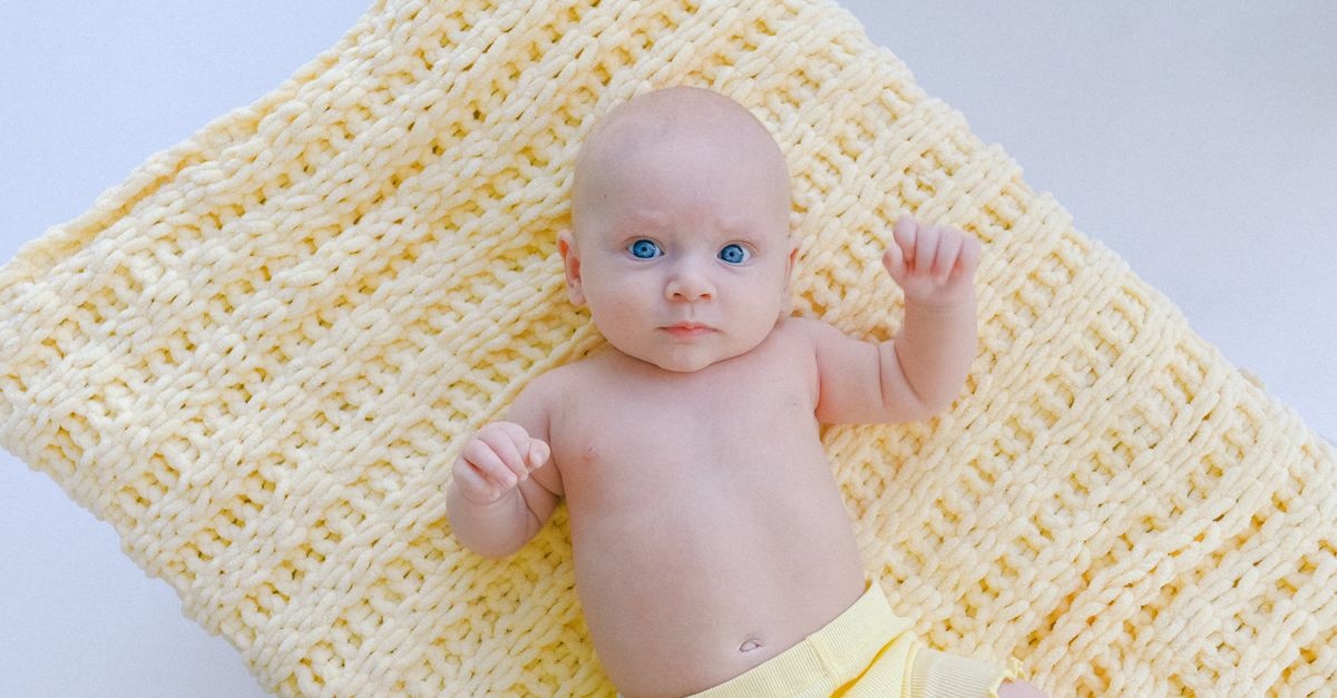 Piccoli Stimoli Quotidiani per il Neonato: Idee Semplici per Crescere Giocando