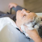 Delicatezza su Misura: Come Scegliere lo Shampoo Ideale per un Cuioio Capelluto Sensibile